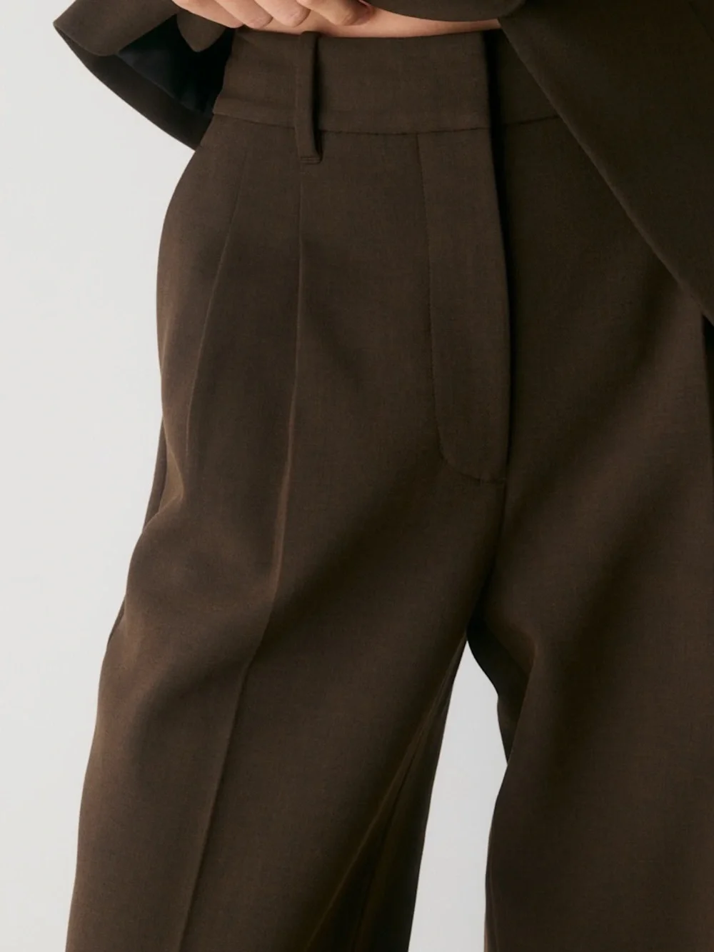 NWT Aritzia The Effortless Pant (Re)ssential - Heather Rich Cocoa Size 4 - Tall - Picture 4 of 9